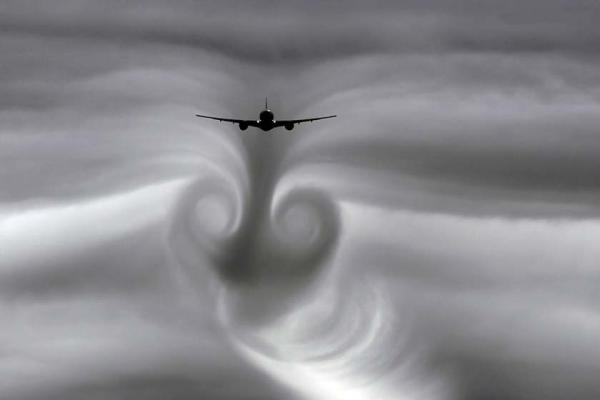 تلاطم جریان هوا چیست و چرا باعث تکان خوردن هواپیما می گردد